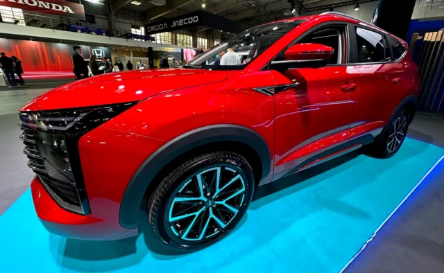 Nowa Marka Rozbila Bank. O SUV e o sedan estão agora disponíveis. Ceny Hitem



